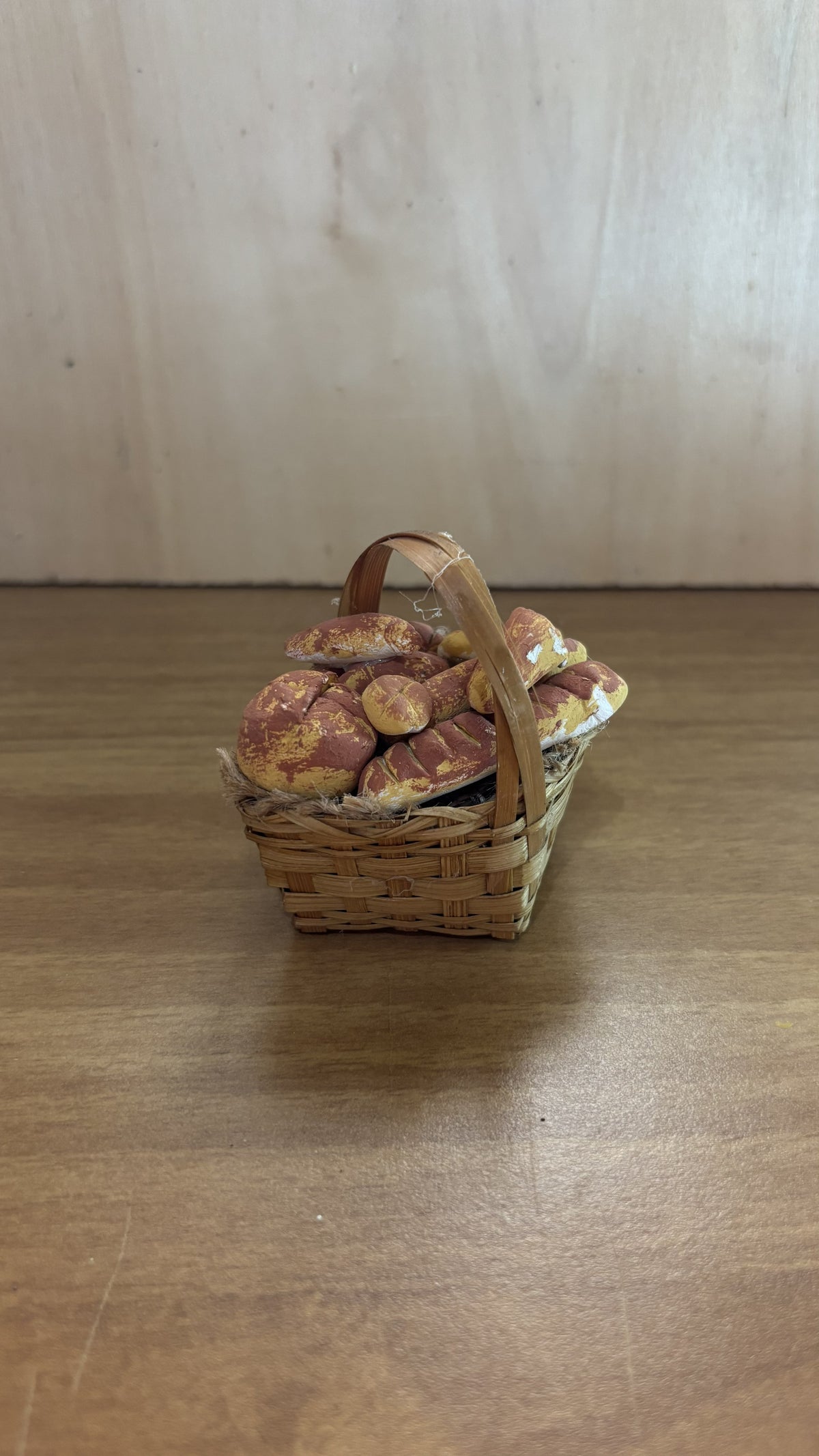 Cestino del Fornaio in Vimini con Pane Artigianale per Presepe